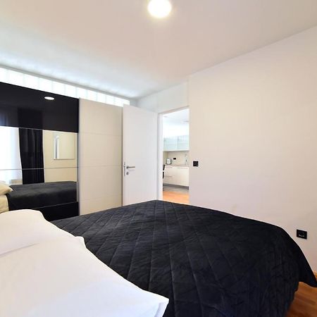 Lavir Apartment With Parking Zagreb Eksteriør billede
