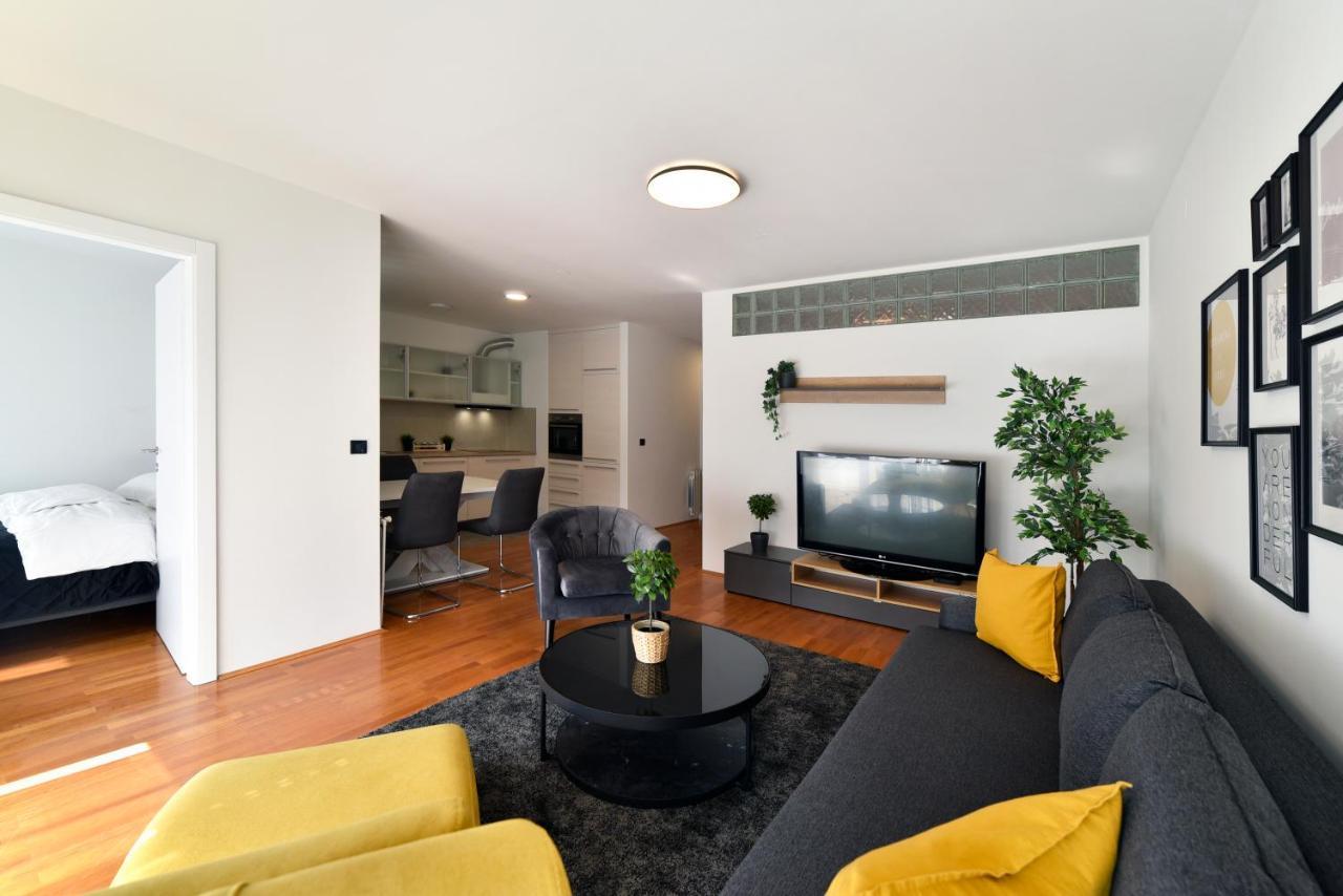 Lavir Apartment With Parking Zagreb Eksteriør billede