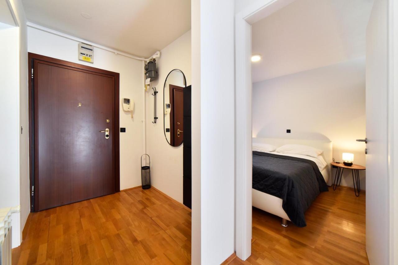 Lavir Apartment With Parking Zagreb Eksteriør billede